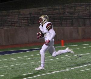 Bobby Reale runs in his defensive touchdown in the Hendrickson game. 
