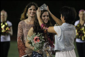 Senior Sydney Lemanski is crowned by 2014 Queen Savy Escobar.