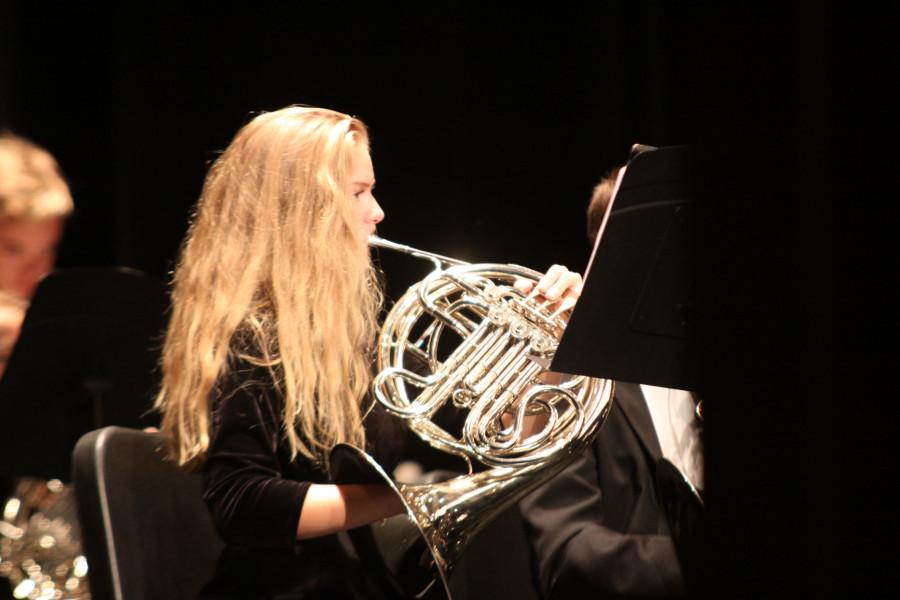 Sophomore Sammi Reedy performs in the mock Seattle concert. 