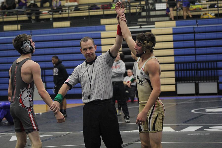 Fourteen+varsity+wrestlers+place+at+district+meet
