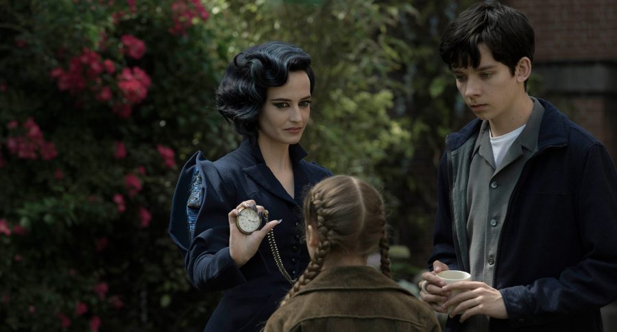 Miss Peregrine (Eva Green) introduces Jake (Asa Butterfield) to the children at the home.