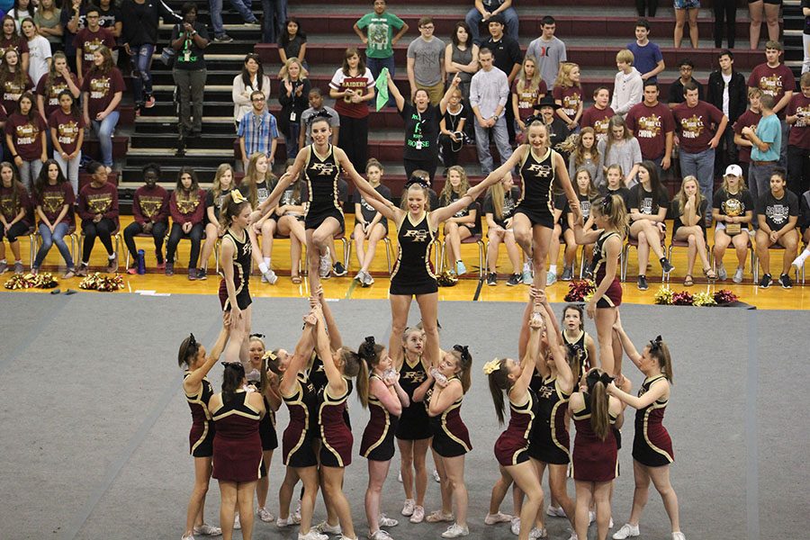 Cheer+team+competes+in+UIL