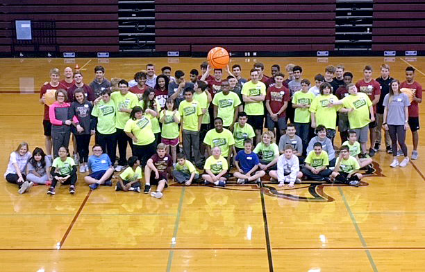 Boys basketball hosts clinic for the Leander Lazers