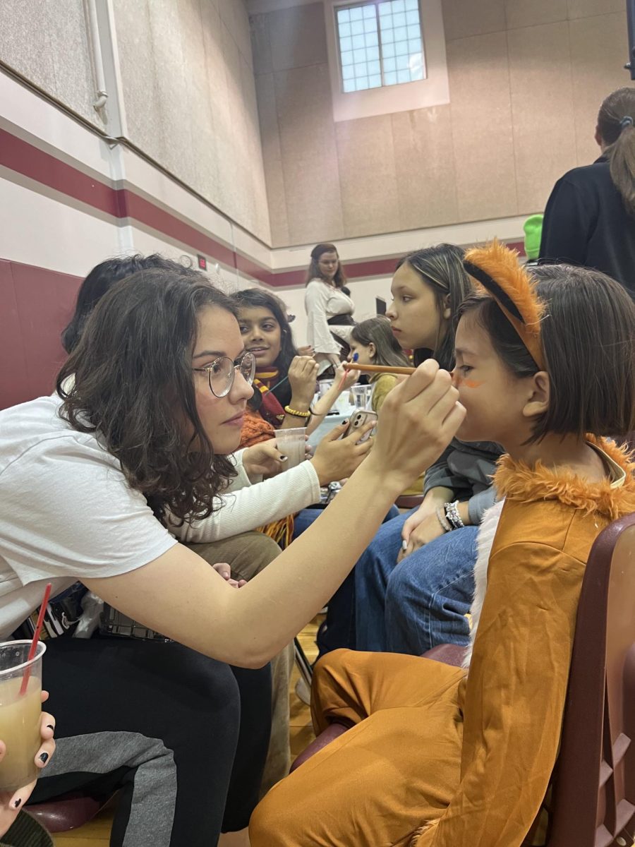 Sophomore Alannah Garza paints faces for the National Art Honor Society during Trunk or Treat on October 30.